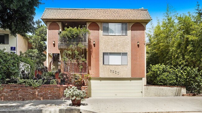 2927 Arizona Ave