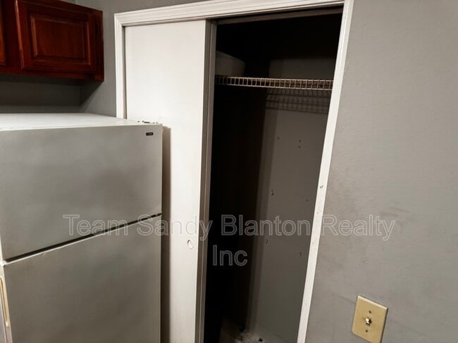 Photo - 8210 Kipling St