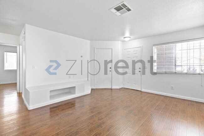 Photo - 2005 Rose Coral Ave