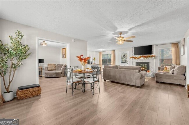 Photo - 4041 Woodbridge Ct