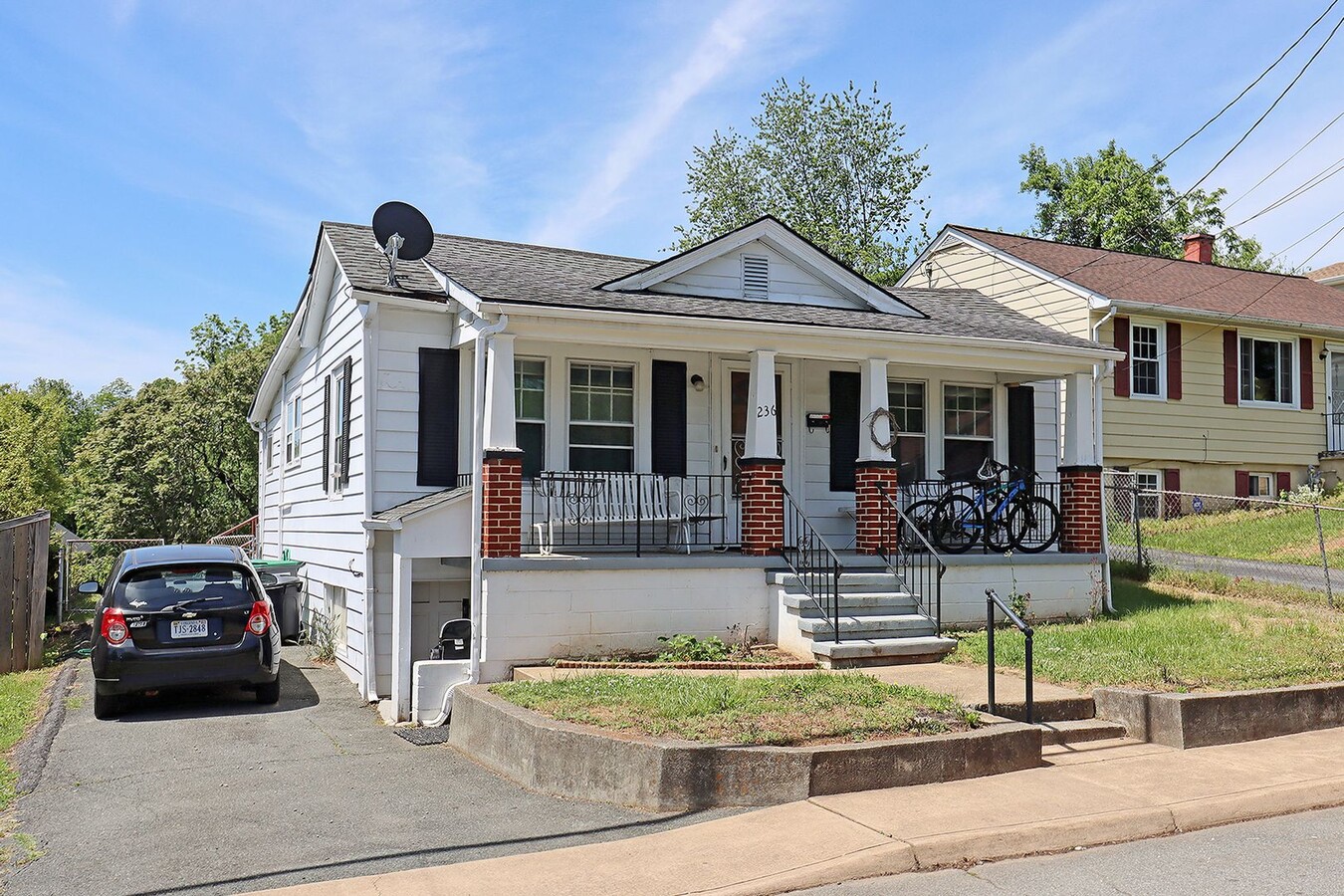 One Level City Living With Large Yard - One Level City Living With Large Yard House