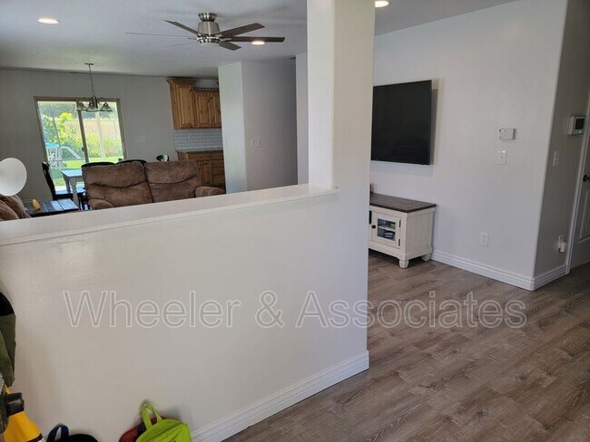 641 W 1325 N