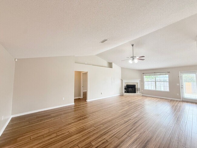 Photo - Spacious 4-Bedroom All Brick Home