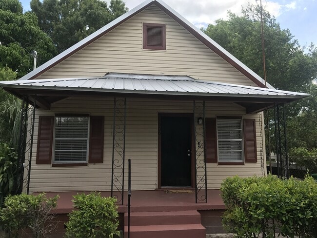 Photo - North Hyde Park Bungalow Close to U.T.