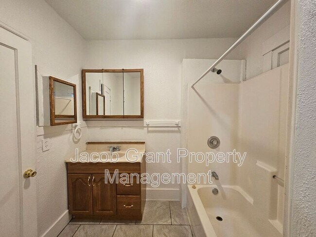 Photo - 235 W 1 Unit 2