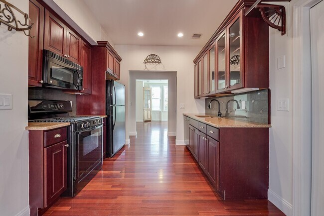 Photo - 880 Summit Ave Unit 2