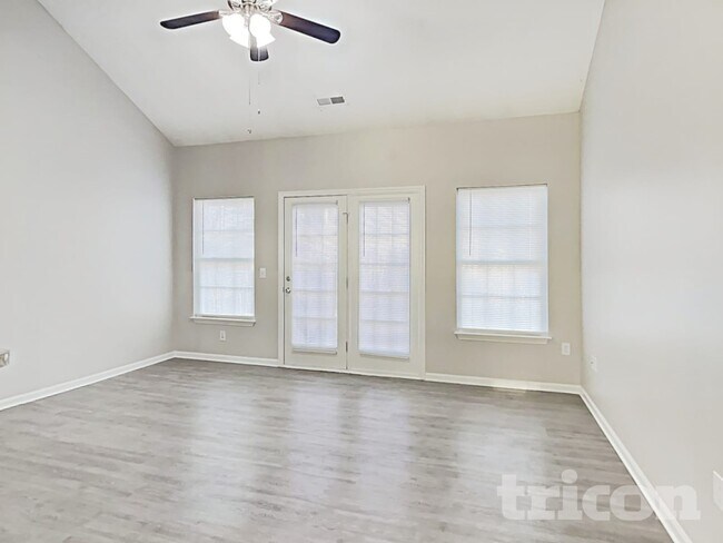 Photo - 871 Anchor Way NE