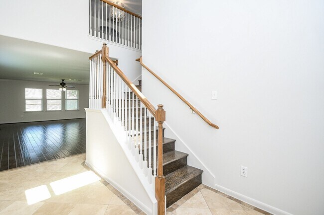 Photo - 9203 Split Ridge Ln