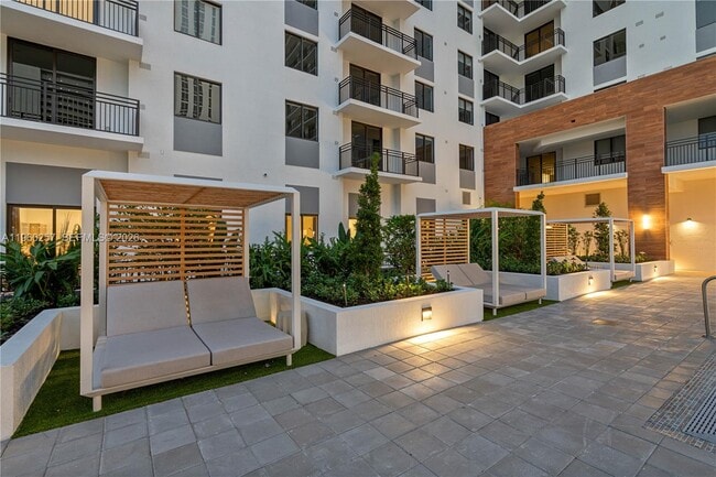 Building Photo - 16395 Biscayne Blvd Unit TH 7