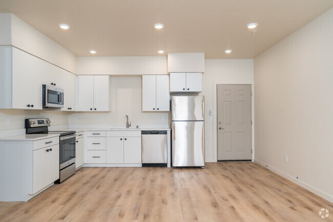2BR, 2BA - 1010SF