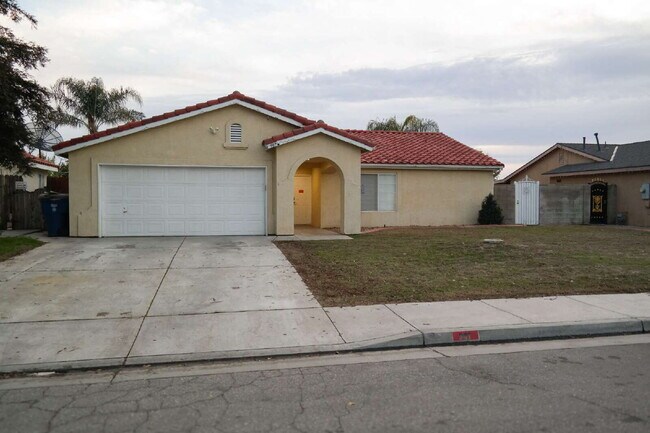 Photo - Cute! 4 bedroom, 2 bath Home in Bakersfield