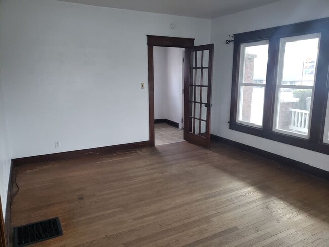 Photo - 4 bed/2 bath rental south of campus!