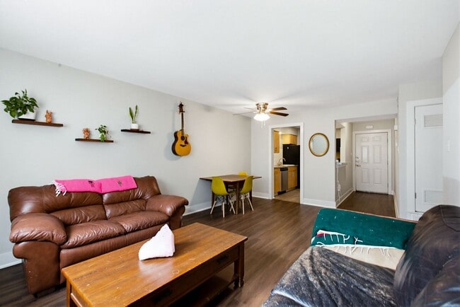 Building Photo - 2 Bed 1 Bath Condo by UT and CapMetro Stop