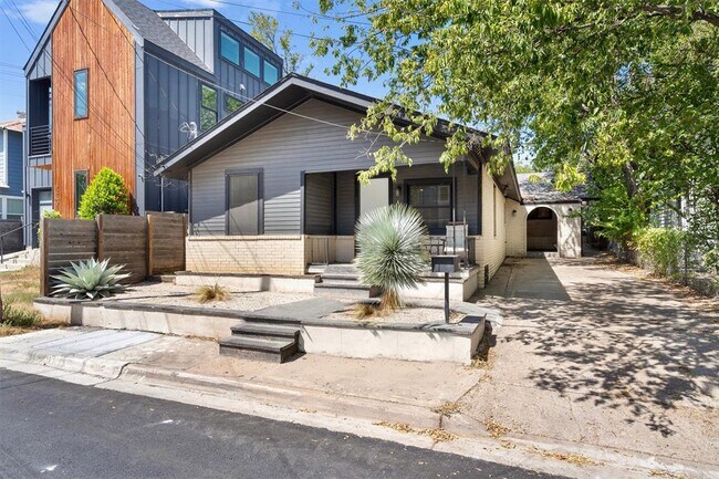 2204 Santa Rita St