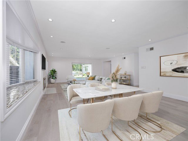 Photo - 21555 Mulholland Dr