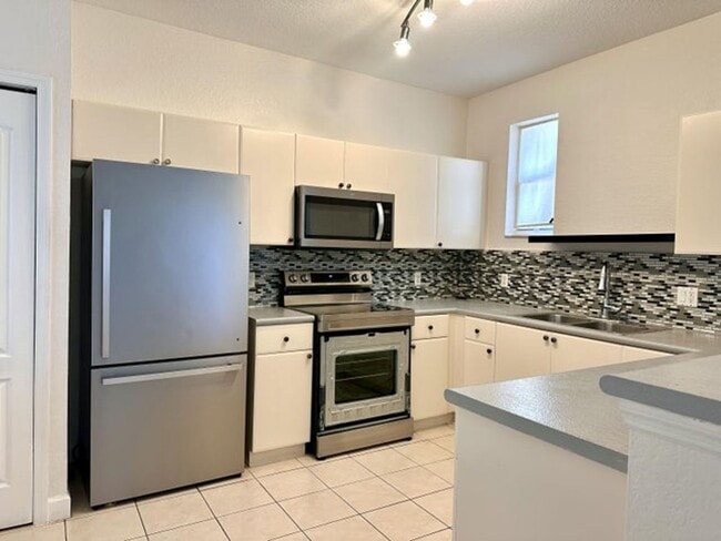 Building Photo - 1002 Shoma Dr Rental