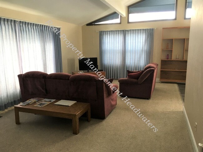 Photo - 1450 Charlie Russell Dr