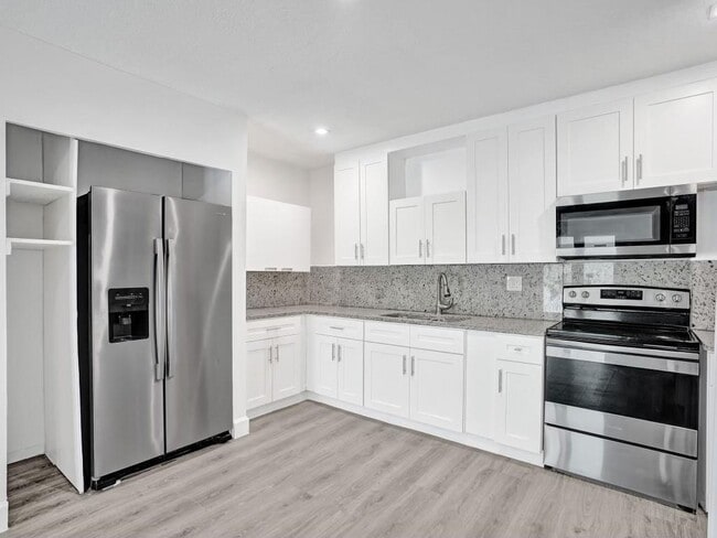 Building Photo - 8113 NW 92nd Terrace