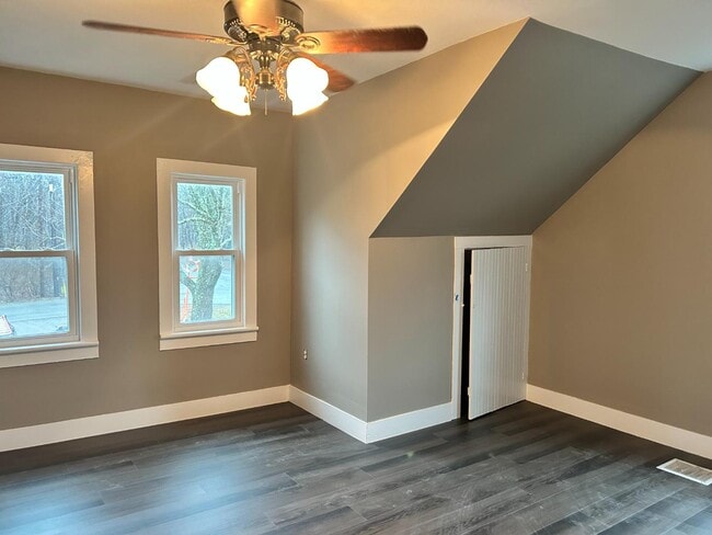 Building Photo - 121 Hardytown Rd