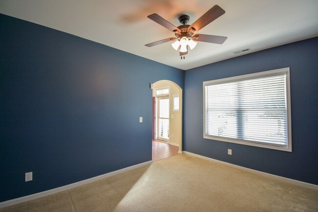 Photo - 124 Long Pond Dr