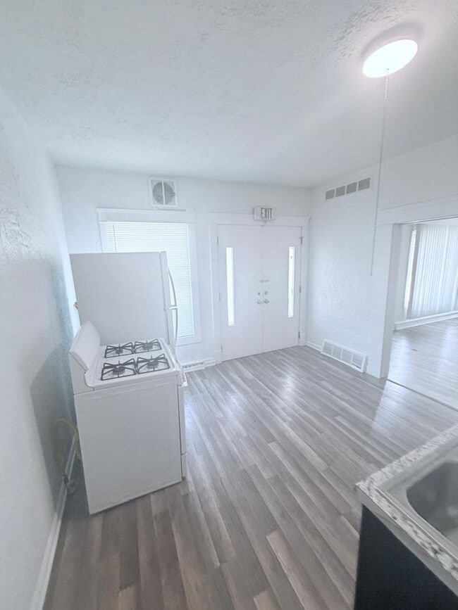 4438 Pearl Rd Unidad 3