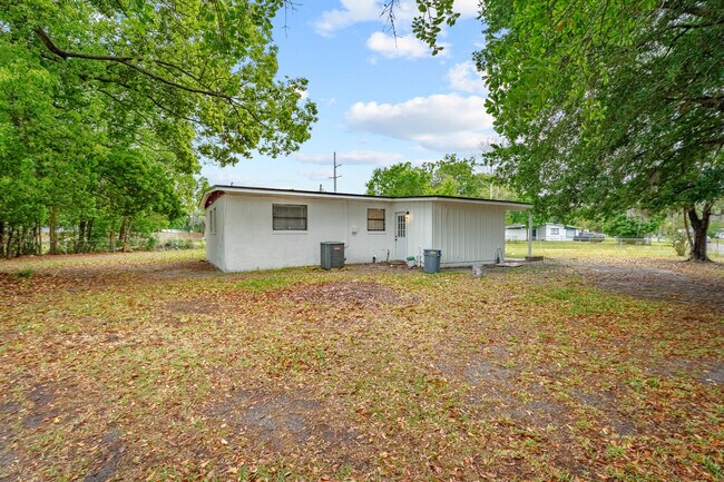 Photo - 937 La Marche Dr