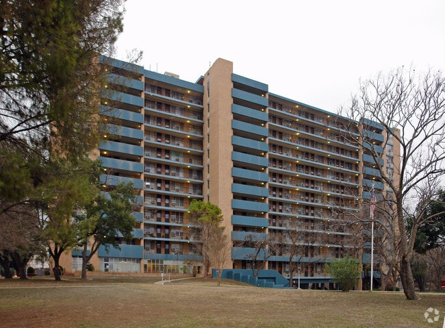 Photo - Lakeside Apartments