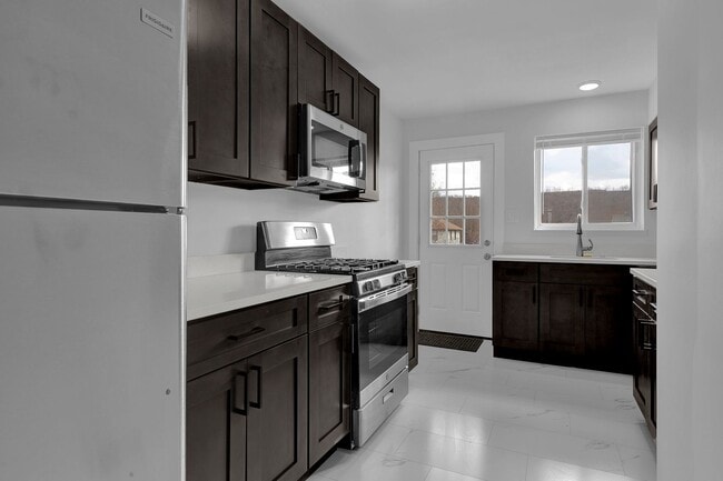 Building Photo - 1613 3rd St Unit 1615