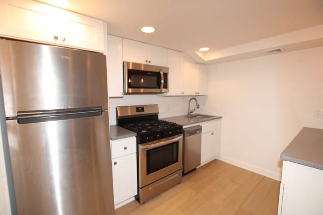 Building Photo - Spacious 2 bedroom Unit 1F/A