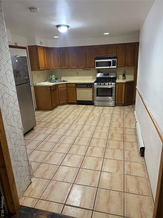 Photo - 178 Commack Rd