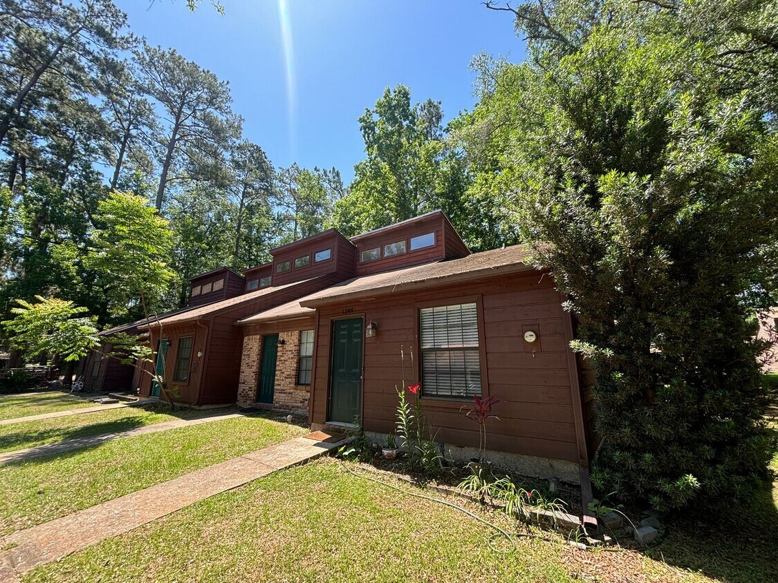 Modern Townhouse Just Minutes from Campus! - Modern Townhouse Just Minutes from Campus!