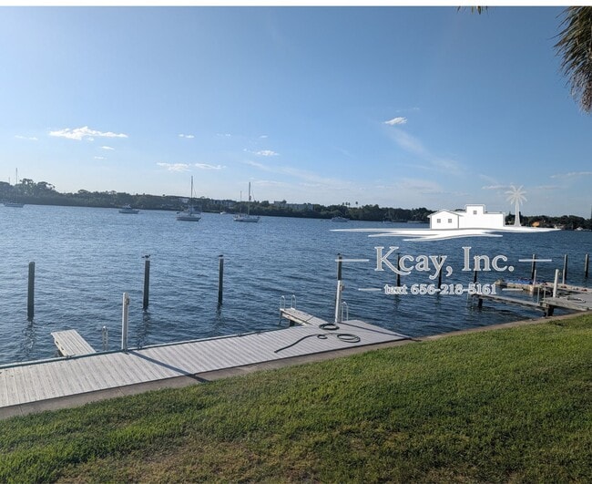 Building Photo - 101 Pompano Dr SE Unit 101D