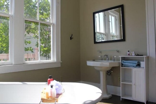 Photo - 203-202 W 35th St Unidad Upper