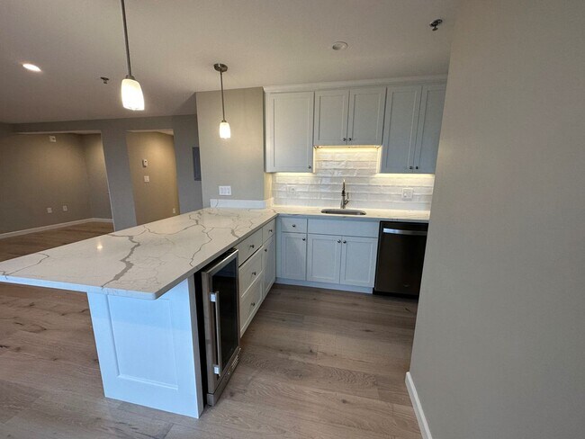 Photo - Water Views! On the Beach - In unit Free Laundry - New Renovation! Unidad 22A