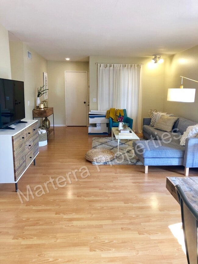 Building Photo - Town Home With Resort Style Amenities