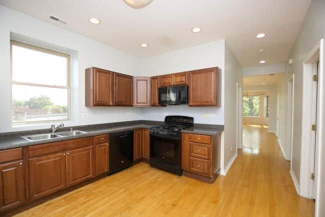 Photo - 2537 N Kildare Ave Unit 4