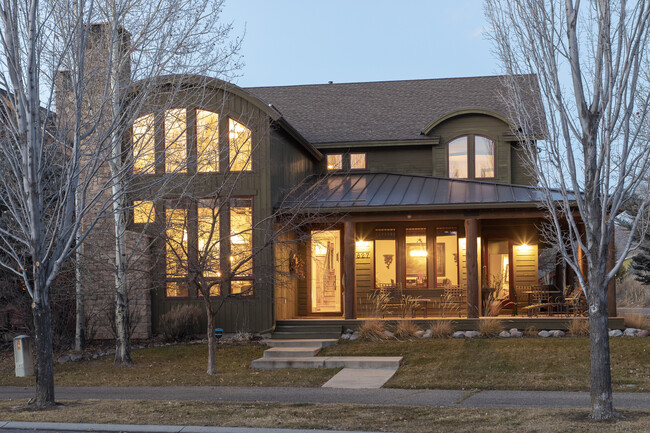 Photo - 627 N Bridge Dr House