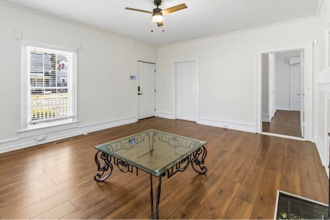 Photo - 318 Persons St
