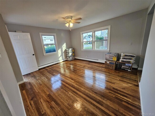 Photo - 1571 Powers Ave