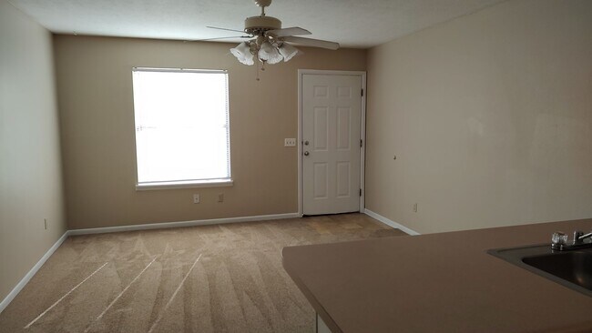 Photo - Efficiency Apartment in PCB! Basic Cable T...