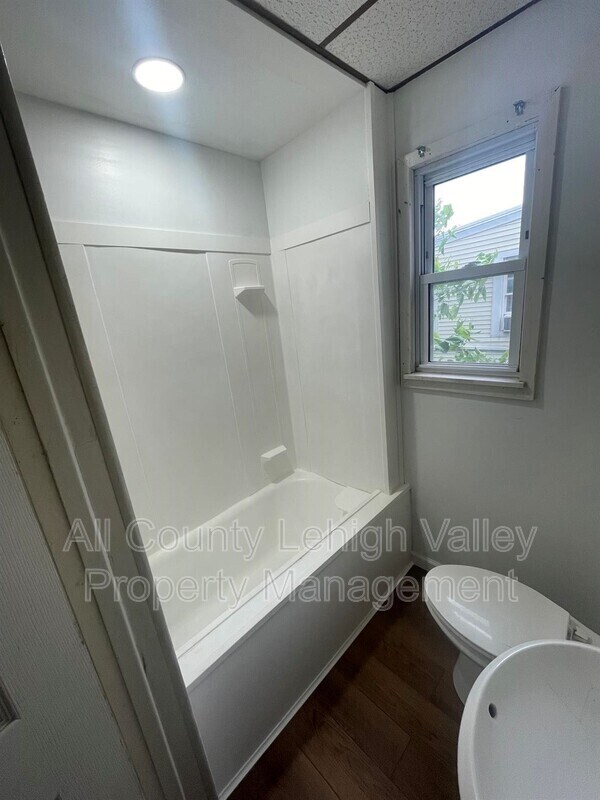 Photo - 736 N Ninth St