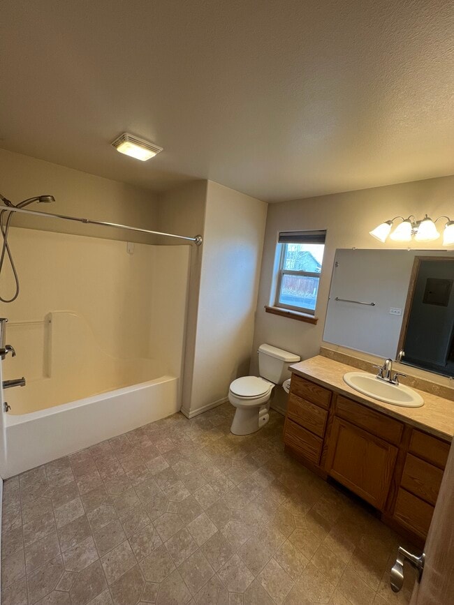 Building Photo - 803 E Riggs St Unit 2