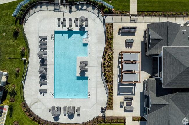 Seasons at Elgin Resort Style Pool