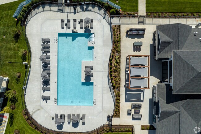 Seasons at Elgin Resort Style Pool - Seasons at Elgin