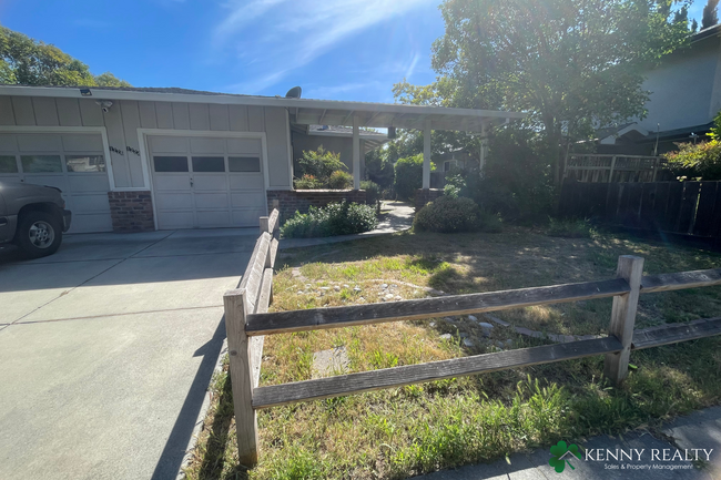 Completely Remodeled Two Bedroom Unit in a... - Completely Remodeled Two Bedroom House Unit in a...