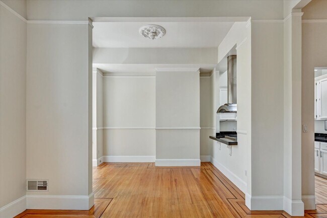 Photo - 656 Hayes St