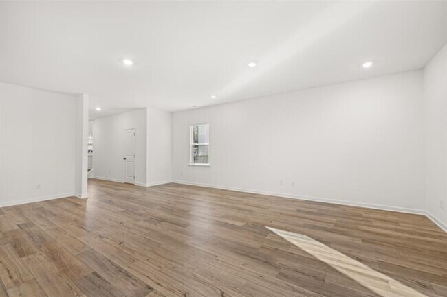 Photo - 874 Evergreen Rd
