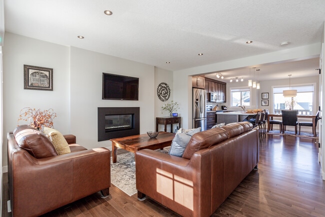 Photo - 1020-1177 177 St SW