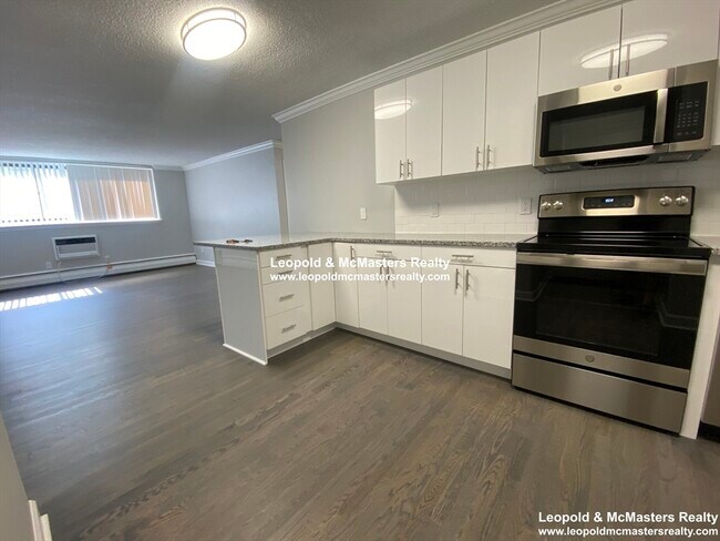 Building Photo - 520 Washington St Unit 510 washington street 2