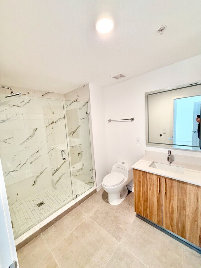1940 Van Buren St Unit 802